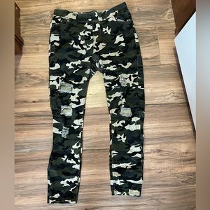 Camo distressed jeggings